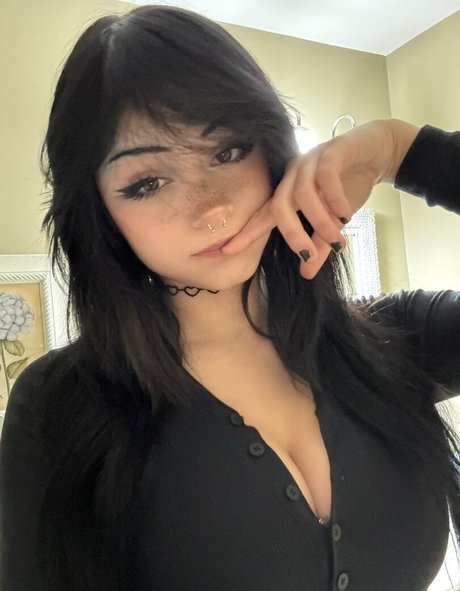 Julzzess naked pornstar img