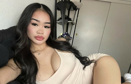 Althizy model naked gallery