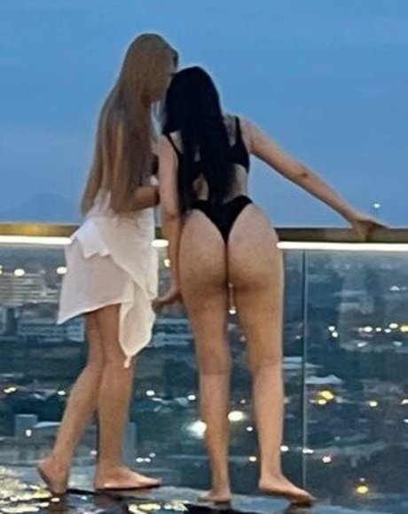 buncharean2 model hot photo