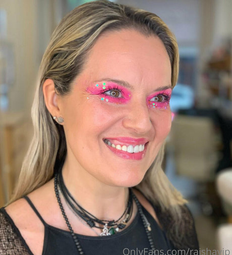 raishavip model adult pic