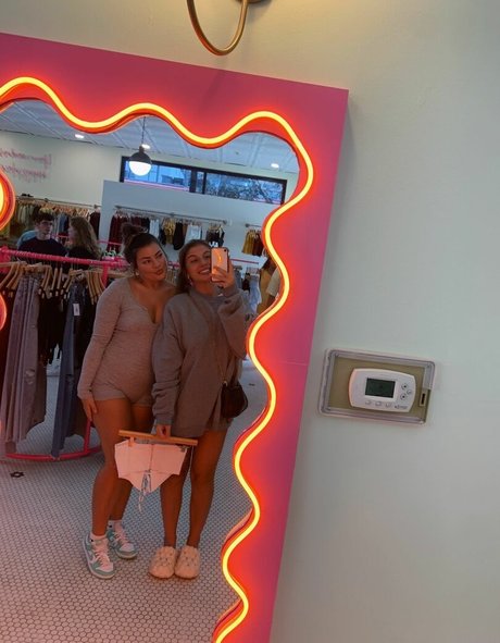 Jordan Lewis model naked galleries