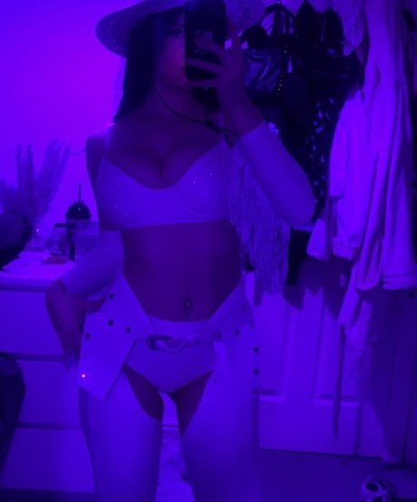 Layla Dream nude model picture