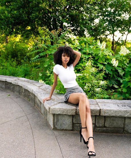 Kira Imani hot model img