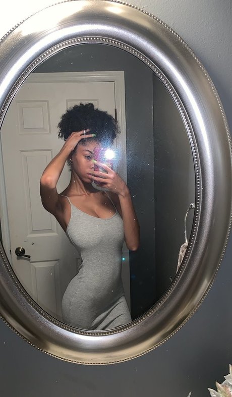 Kira Imani model nude photos