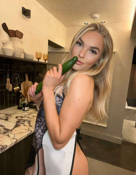 pennylaney model beautiful img