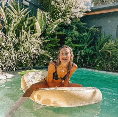 Sofi Martinez pretty pornstar images