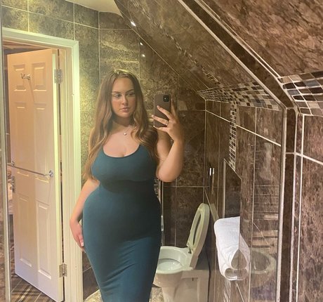 Bethany Bolton model hd img