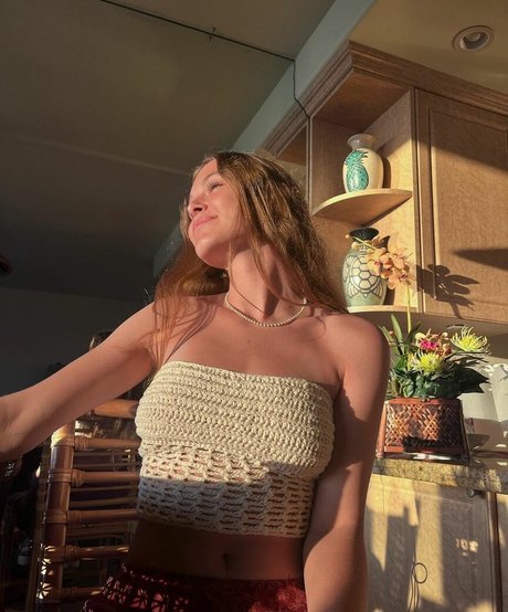 Anika Grace pornstar nudes images