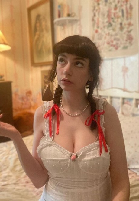 porcelainmilkbottle high quality actress pictures