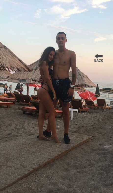 Tea Divljak model pretty pictures