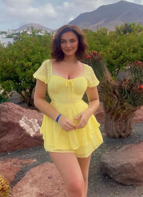 Sophie Wallace model high quality photos