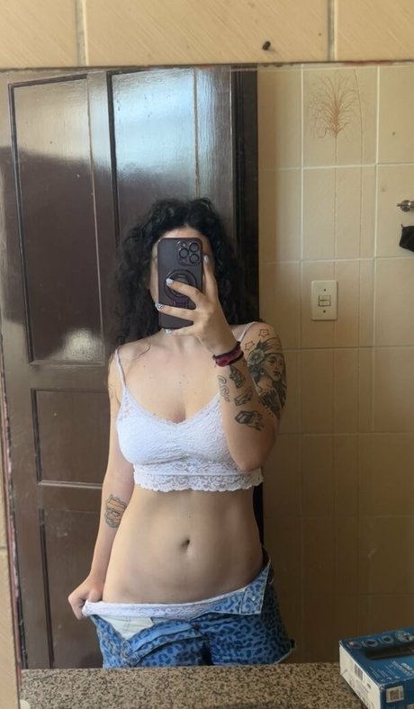 Nahbrisa exclusive model image