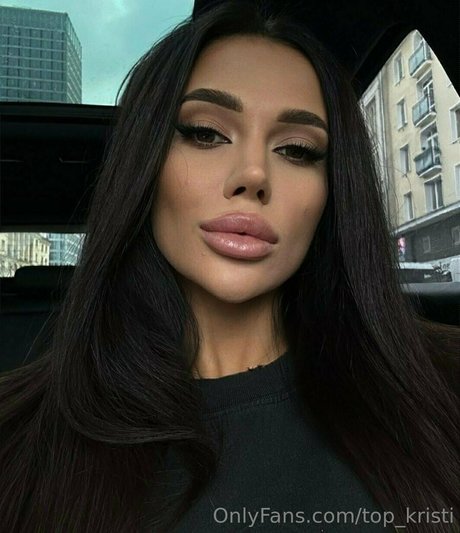 kris top hd model photo