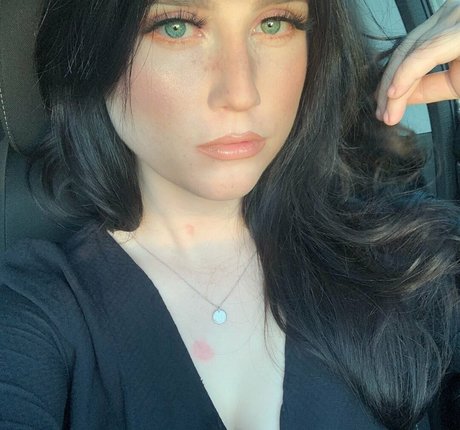 lewdkumi model art pictures