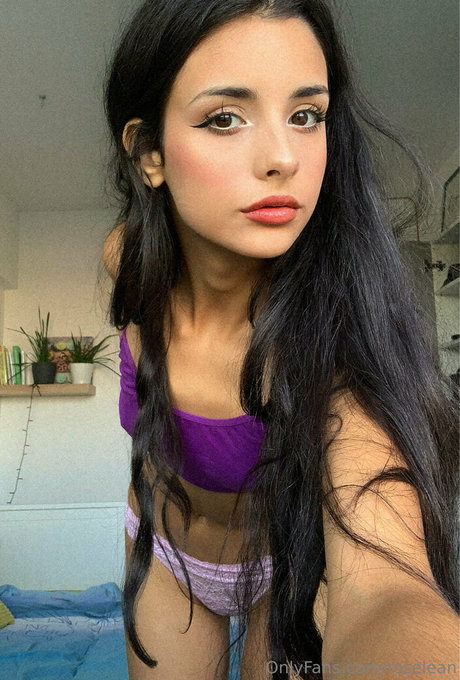 roselean porn model photos