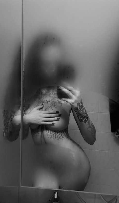 alertacomrades pretty model picture