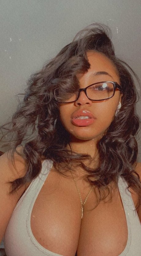 theedommee nice model img