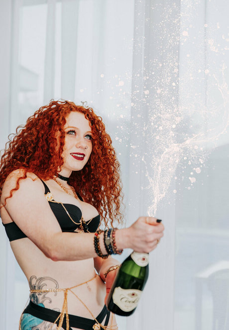 mynamesnotseven nude star images