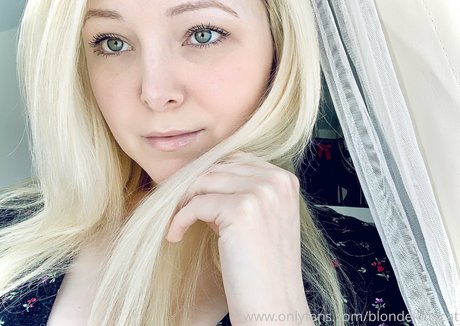 cutieblonde18 hot actress pictures