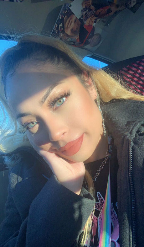 spicyy mamiana model pretty photos