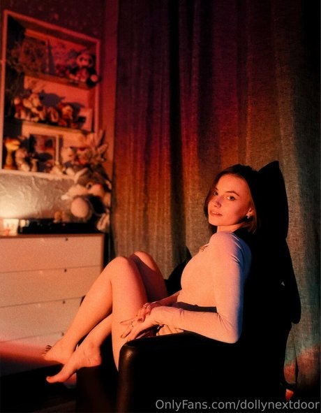 dollynextdoor art model photo