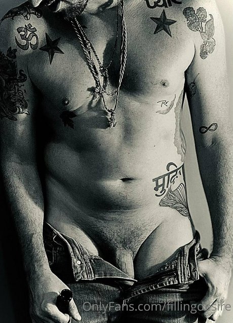 fillingdesire nude model photo