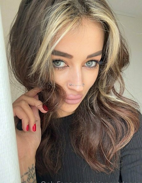 mianextdooor actress pictures