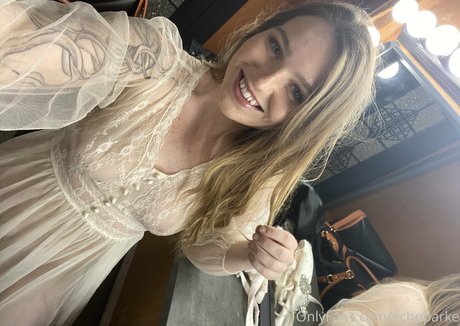 echoparke naked model pic