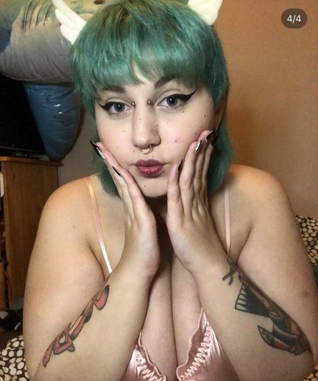 theamichan model erotic photo