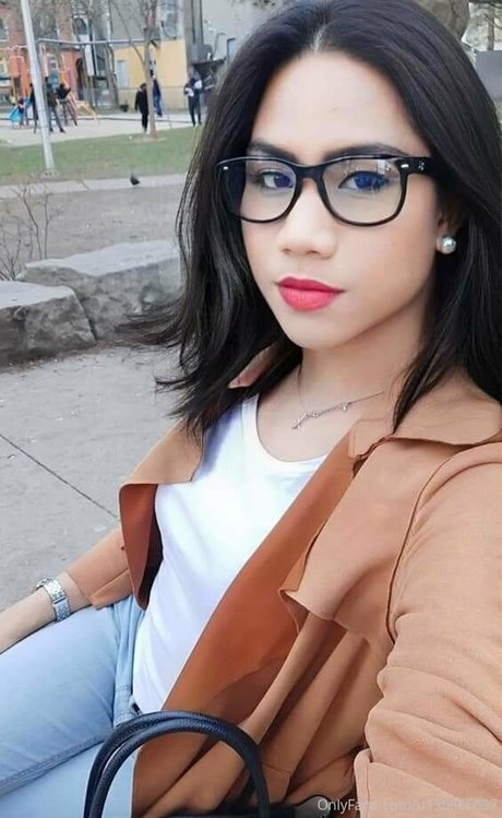 ayavonlee star top img