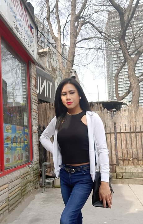 ayavonlee adult actress pics