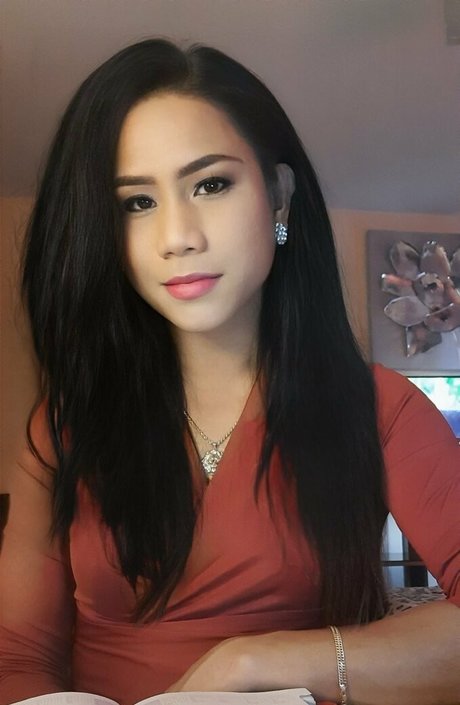 ayavonlee hot actress img