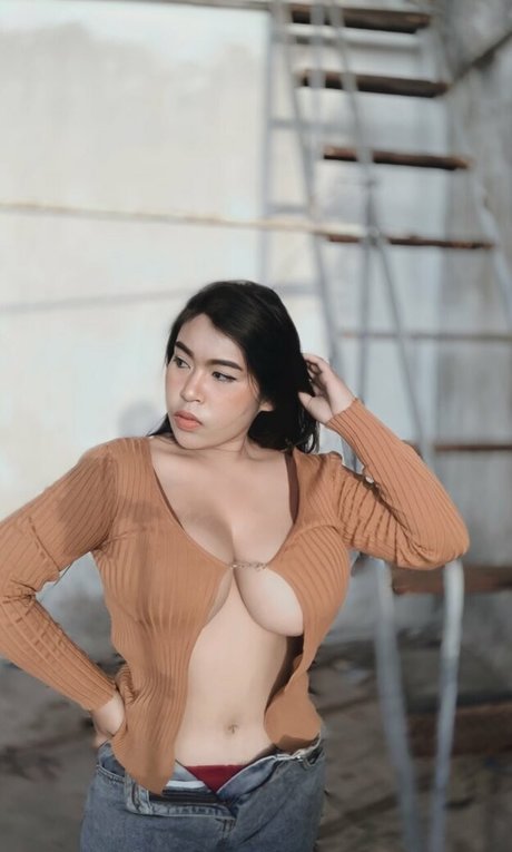 Pafun Chusri model art photo