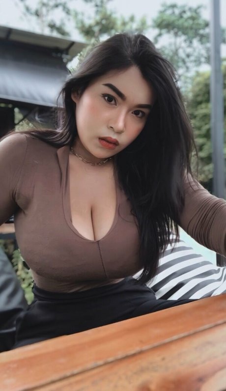 Pafun Chusri sex actress images