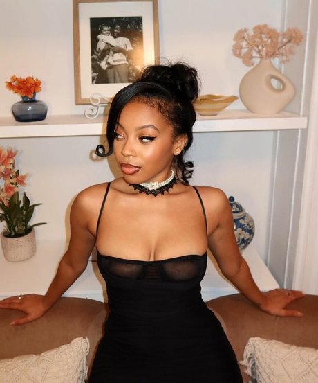 Cleopatra Lee model nude galleries