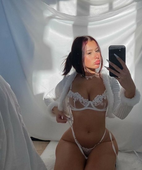 Hannahdenisee pornographic actress picture