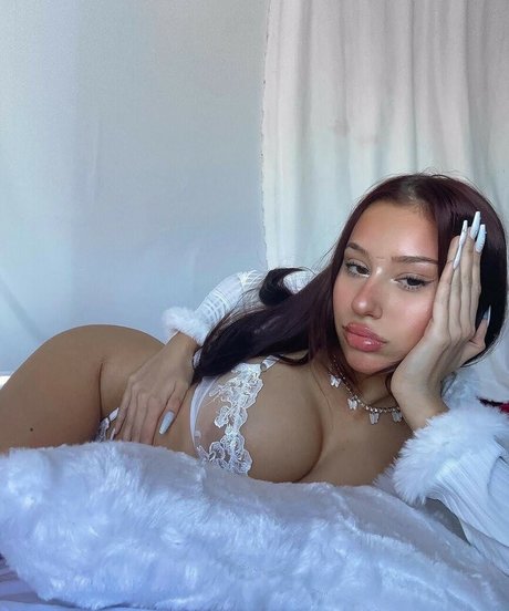 Hannahdenisee nude model image