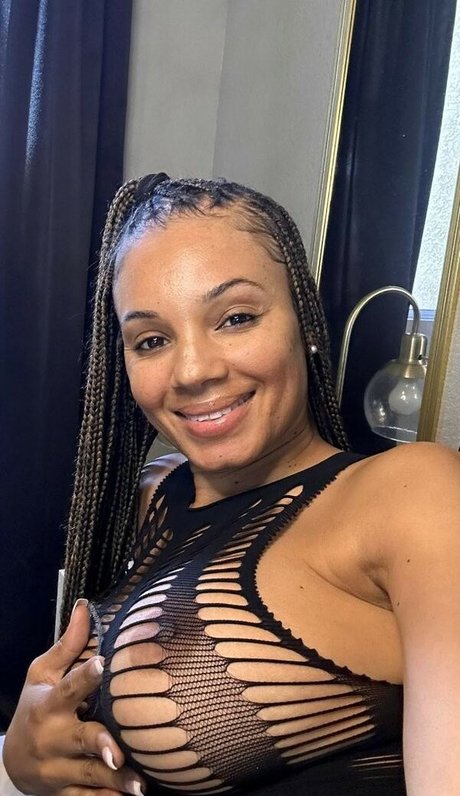 MyonnaTheGod beautiful pornstar image