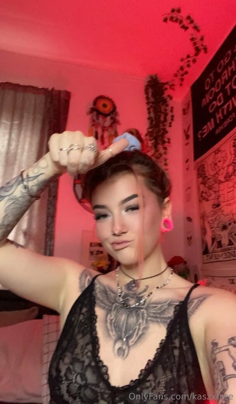 kaszxfree model nude photo