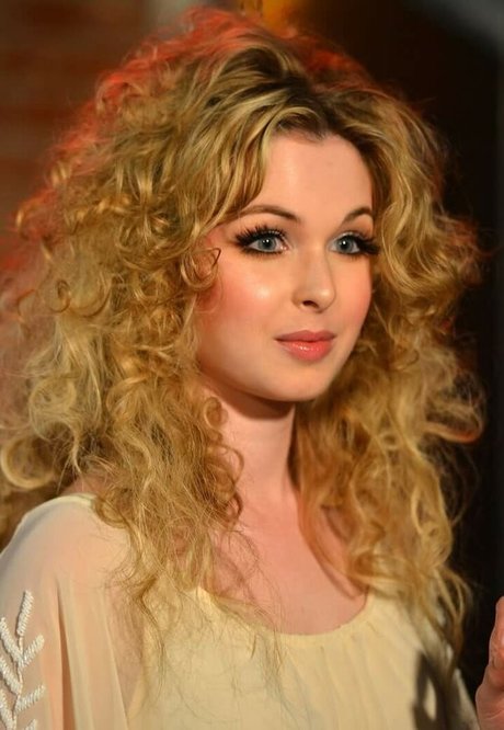 Kirsten Prout pretty actress photo