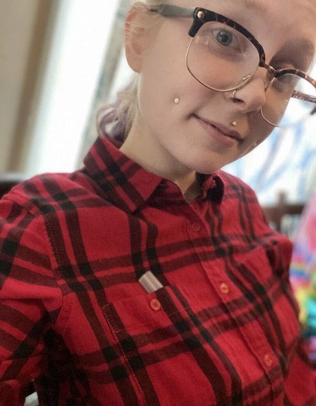 dabbingdarlin420 actress image