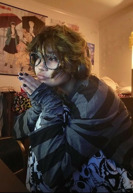 kinsathic perfect model pic