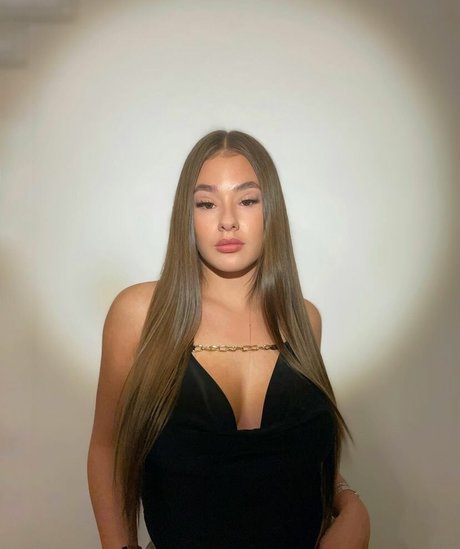 Sydney Etherington star exclusive picture