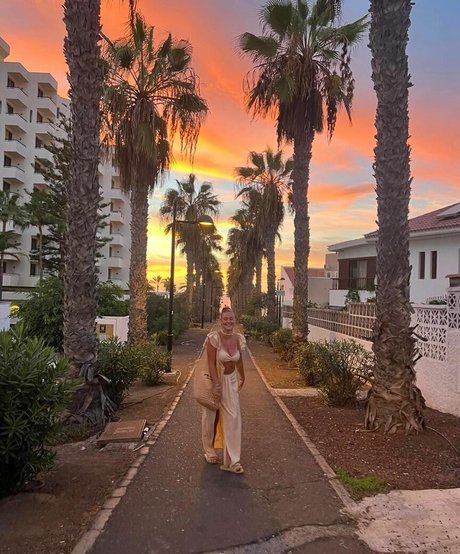 Sydney Etherington erotic star picture