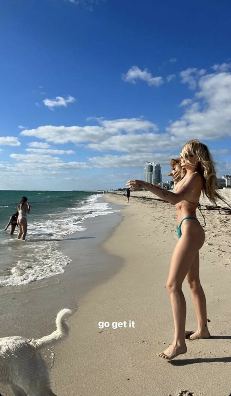 Lindsay Vrckovnik Linmick art model picture