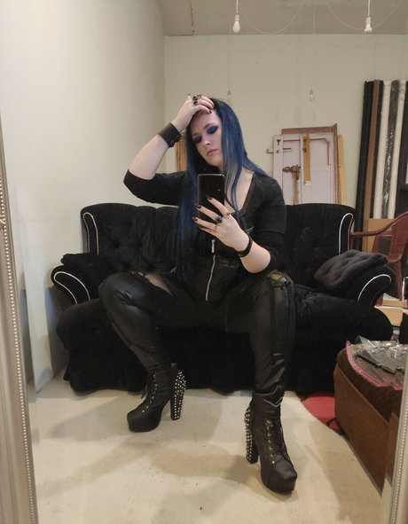 Jennybiatch adult model photos