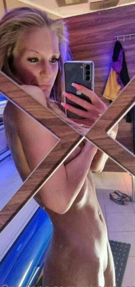 nantis model hot img