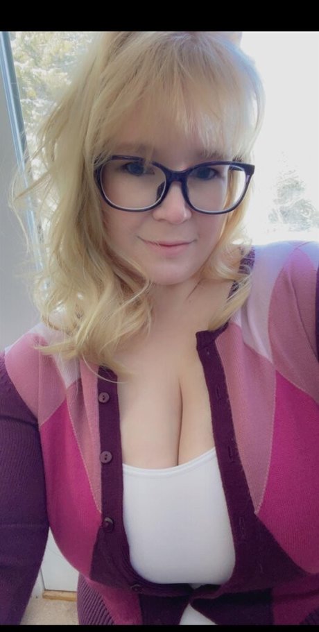 Abigail Ashryver sexy actress pictures