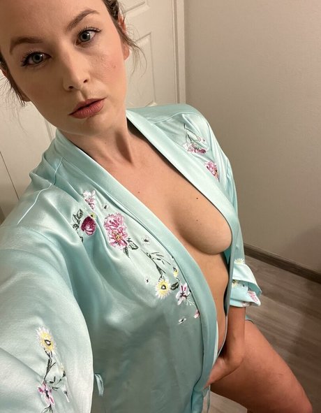 ThatERNurse nude pornstar photo