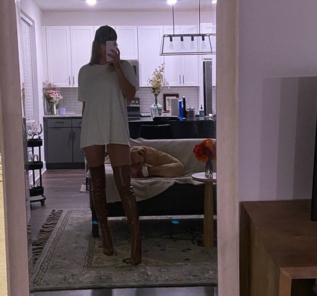 Abbey Wilson nice actress pics